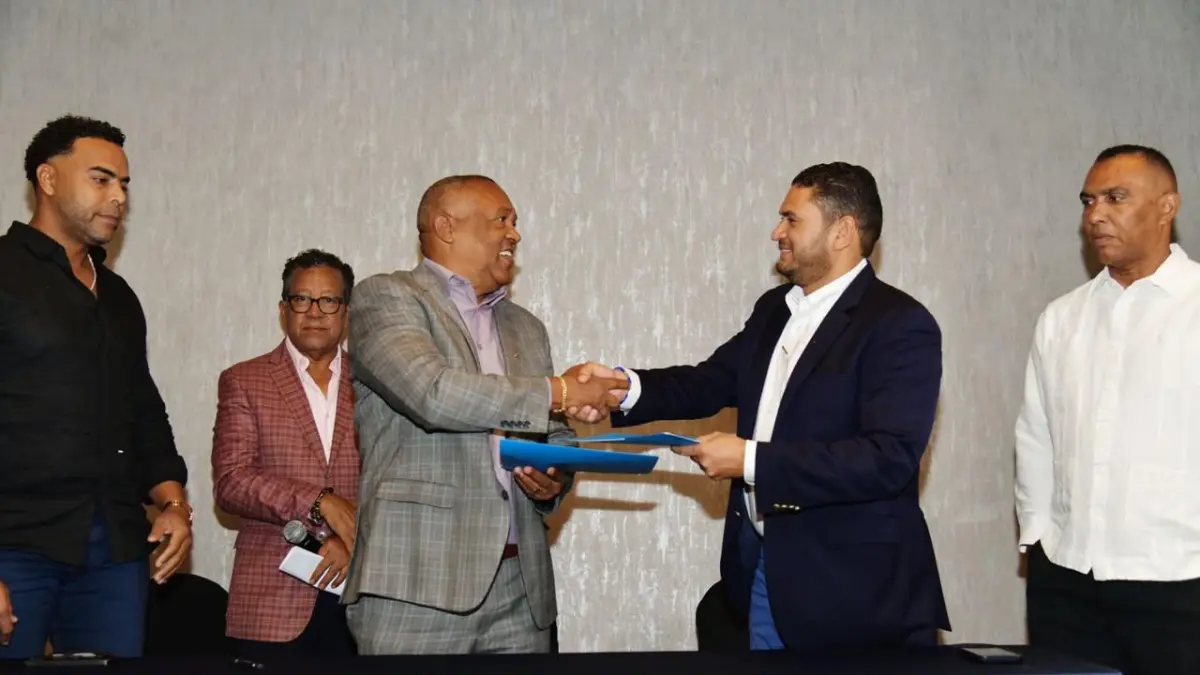 Federación de béisbol y medios Panorama firman acuerdo para asegurar participación de RD en torneos mundialistas