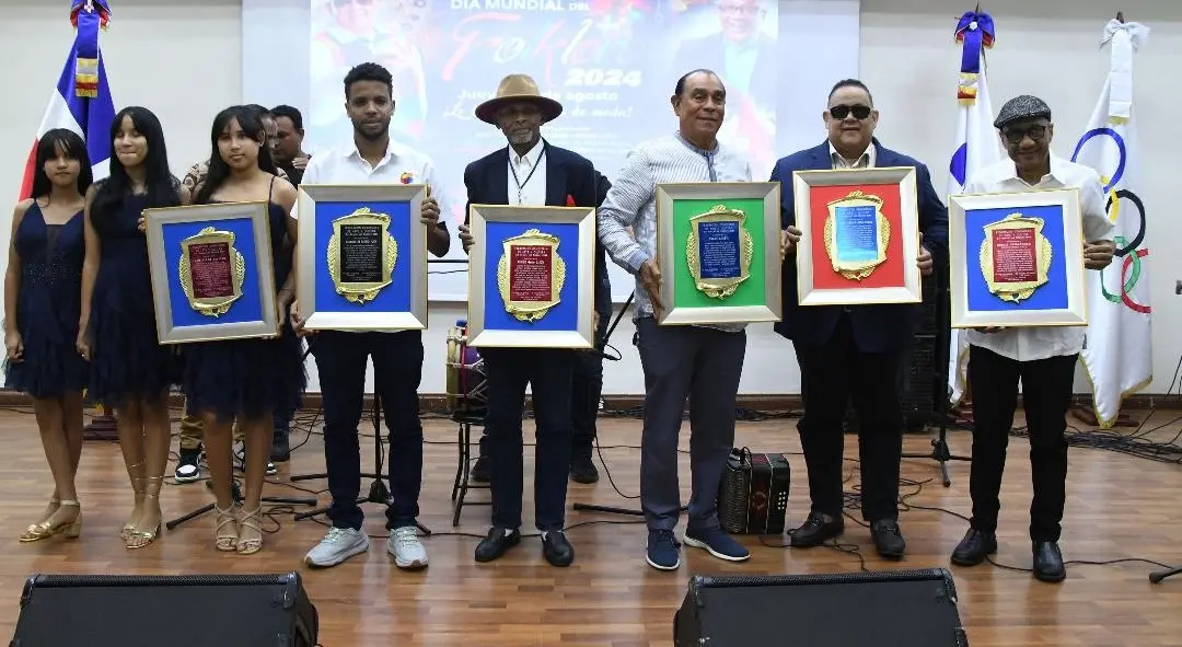 Fedoarcu celebra Día Mundial del Folklore con reconocimientos a figuras destacadas del arte y la cultura