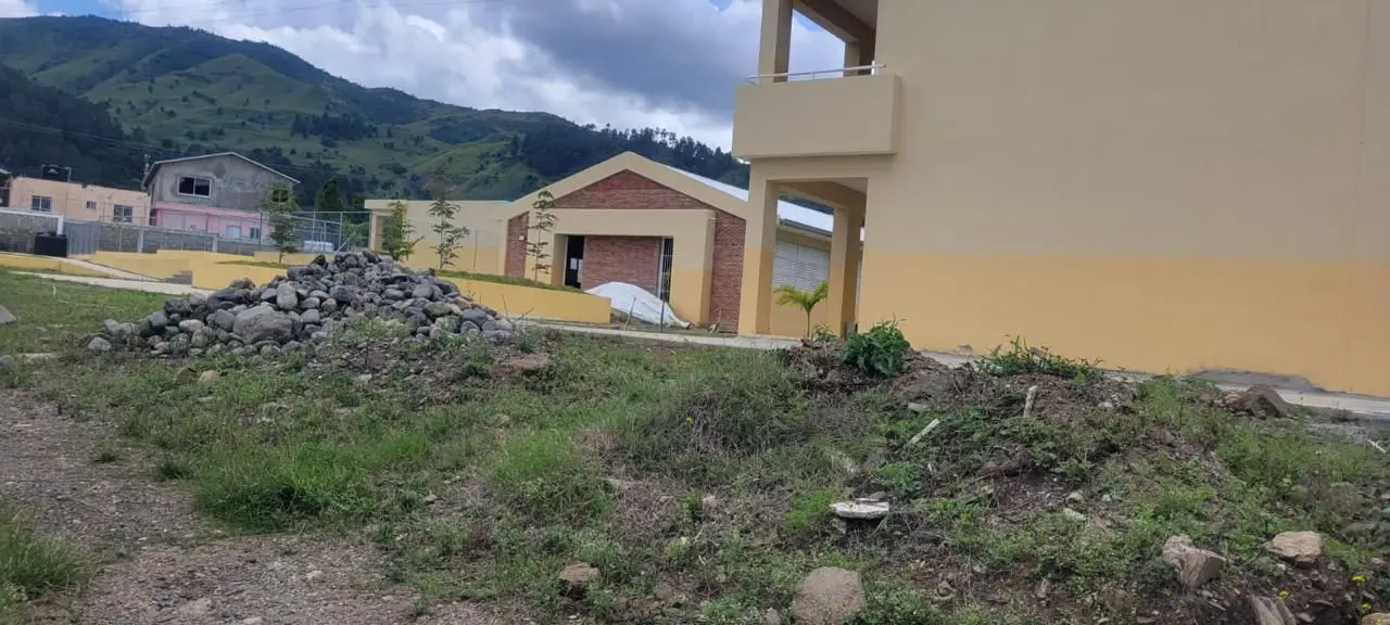 La falta de un centro educativo impediría iniciar año escolar en comunidad de Constanza