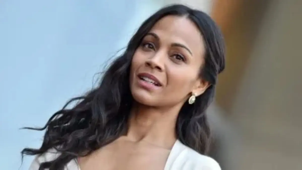 Oficina de Zoe Saldaña desmiente su presencia en toma de posesión de Abinader