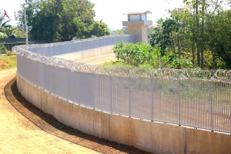 El Gobierno dominicano continuará con la construcción del muro en la frontera con Haití