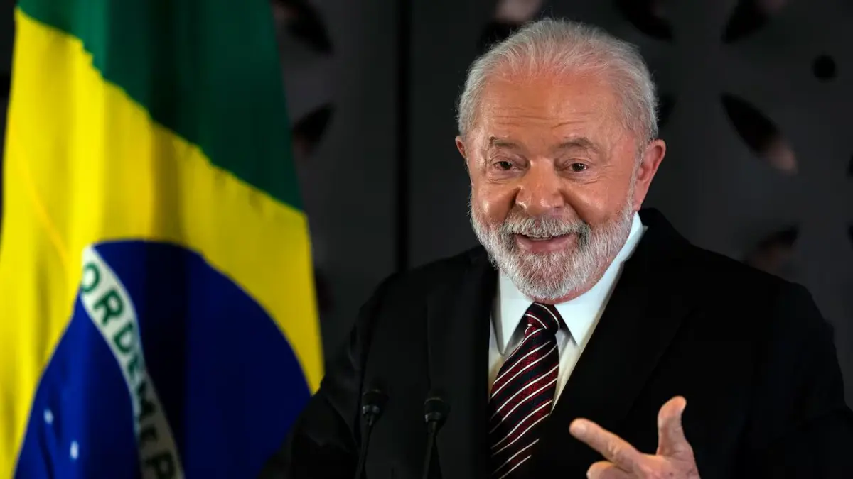 Lula da Silva condecora a su esposa y a Xuxa por su contribución a la salud pública