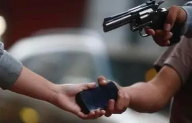 Mujer es enviada a prisión por planear asalto que terminó con la muerte de su pareja de origen paquistaní en Santiago
