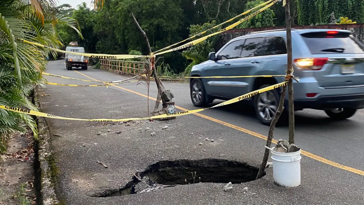 Exigen arreglo de calle en el municipio de Piedra Blanca en Monseñor Nouel
