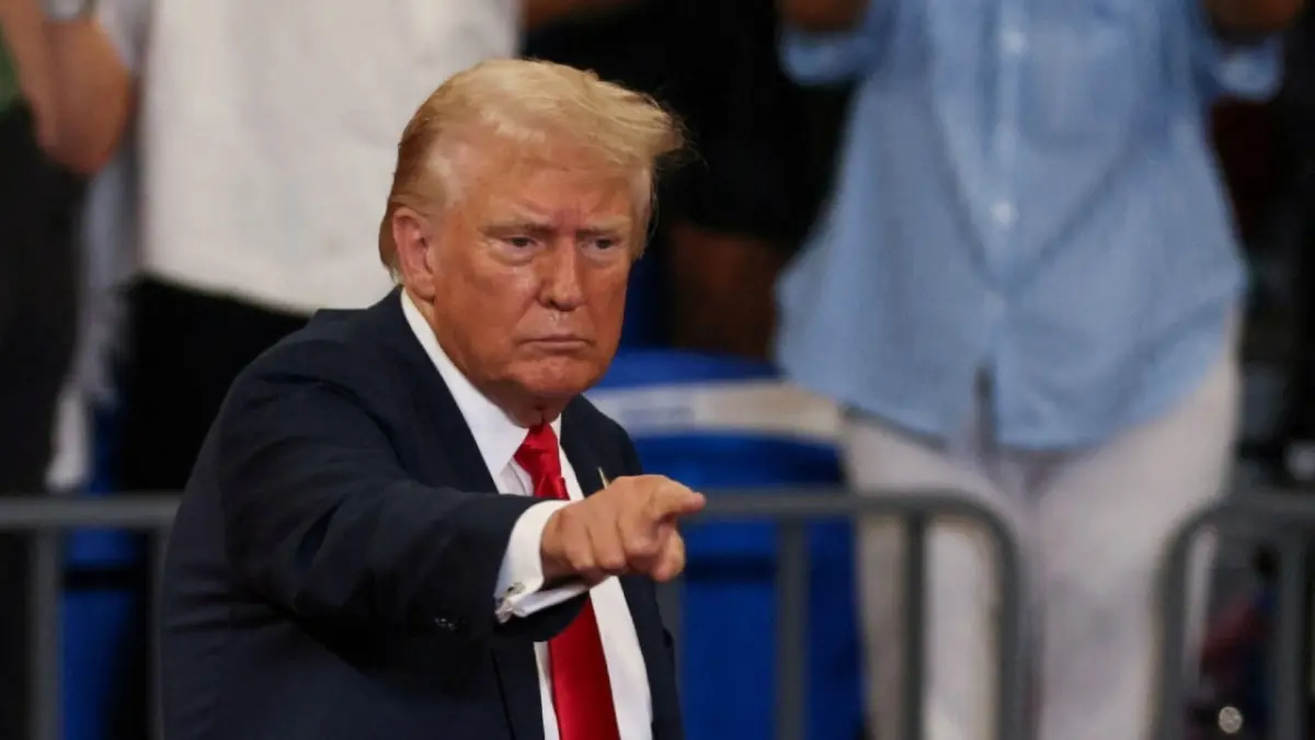 Detenido con arma larga en inmediaciones de Trump pretendía atacar al expresidente, según medios