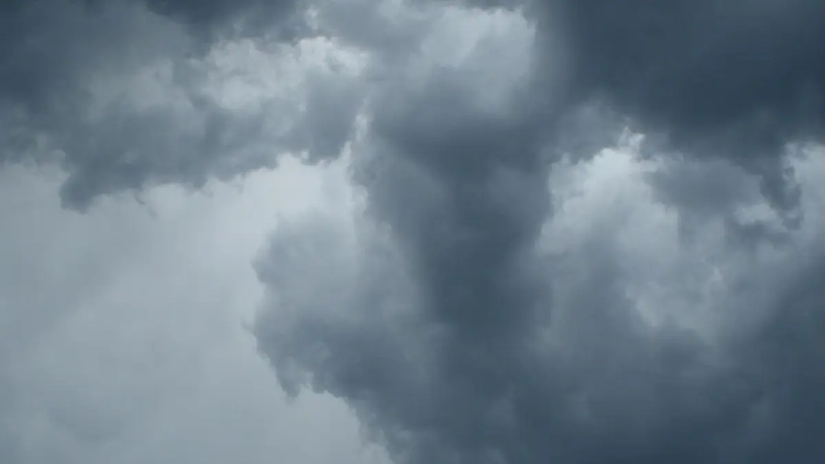 Combinación de onda tropical y vaguada generan aguaceros dispersos este domingo