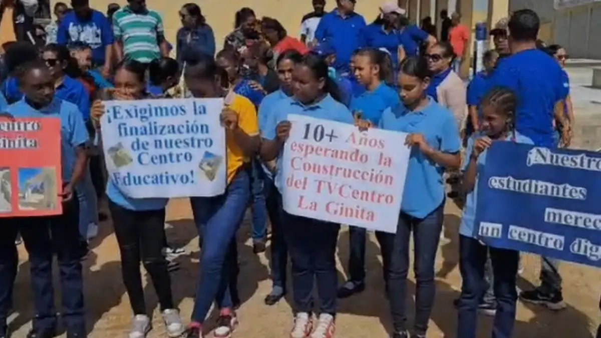 “Nos resuelven o se pierde el año escolar”, dicen profesores en Santiago Rodríguez