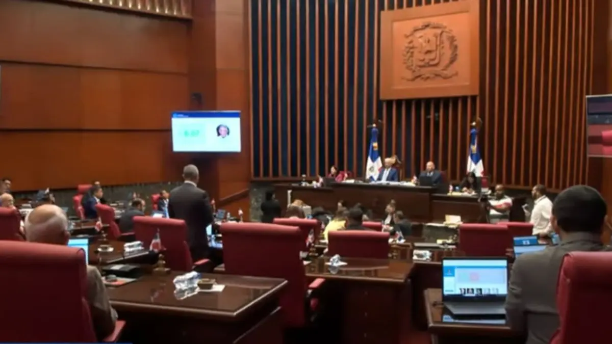 Rinden informe favorable para aprobar ley de reforma a la Constitución