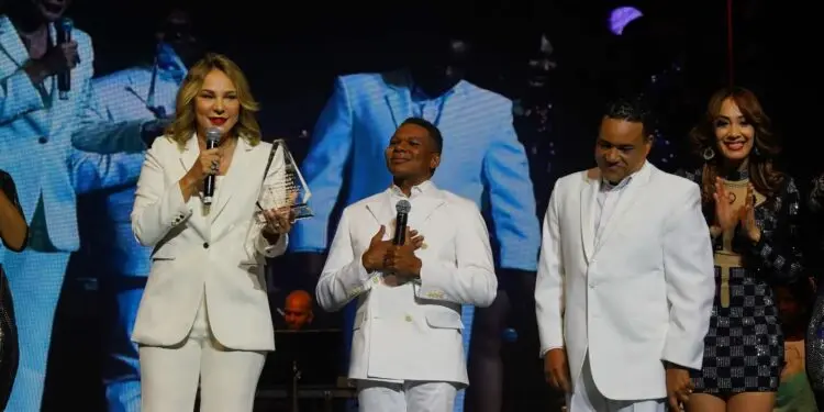 Reconocen los 30 años de trayectoria de los humoristas Raymond Pozo y Miguel Céspedes