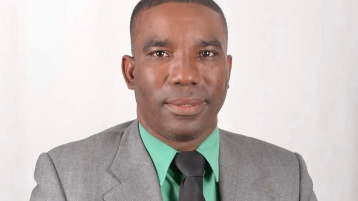 Director de distrito educativo 03-01 emplaza a presidente ADP por denuncia de panes crudos y con lama en escuelas  