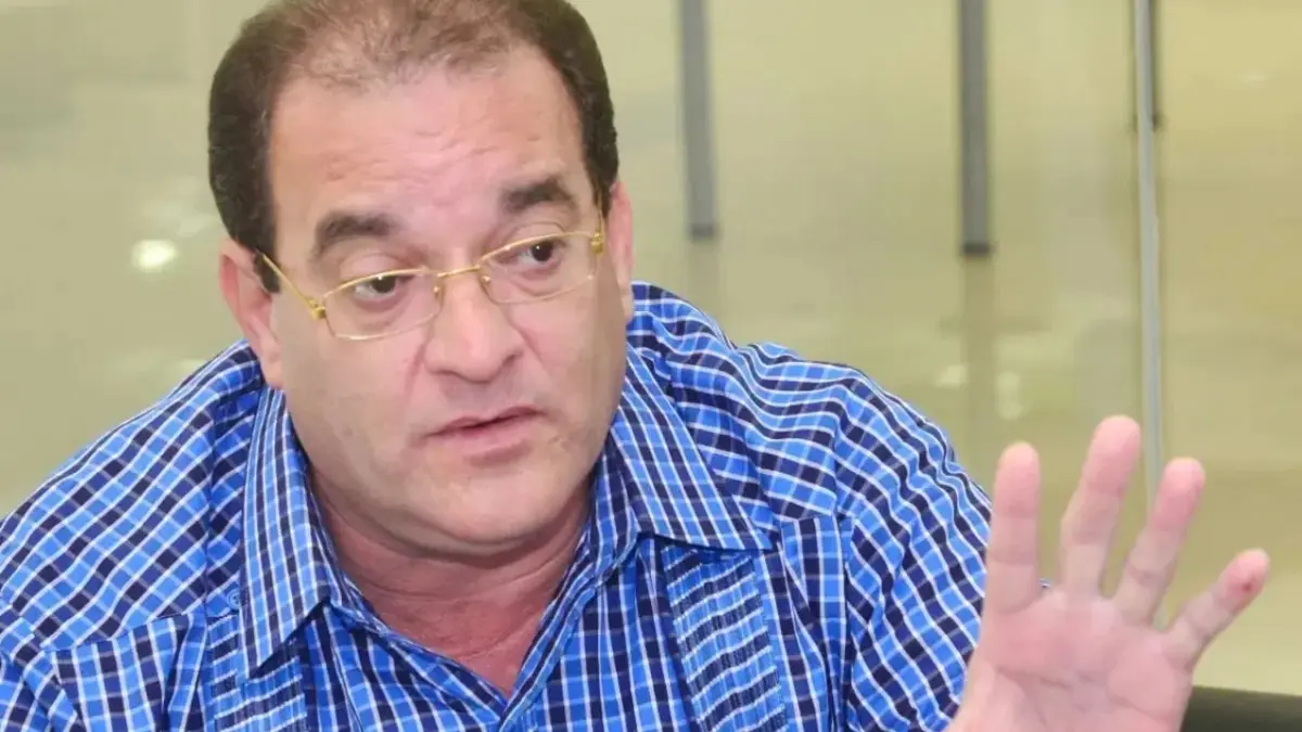 Rizik “El Gallero” queda en libertad tras cumplir 10 años de condena por posesión ilegal de armas