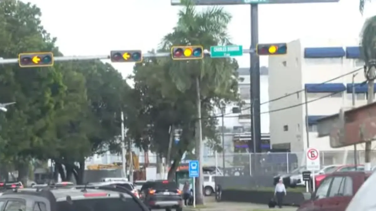 Critican participación de empresa en control de semáforos