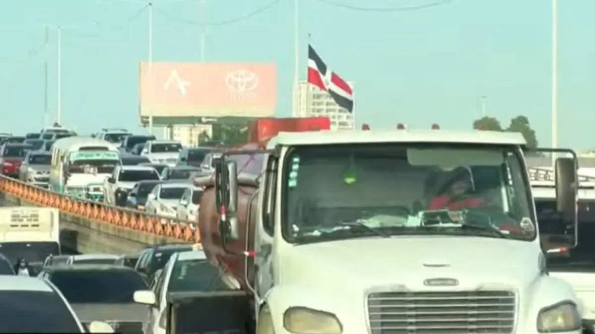 Largos taponamientos en intersección del km 9 de la autopista Duarte por trabajos de construcción