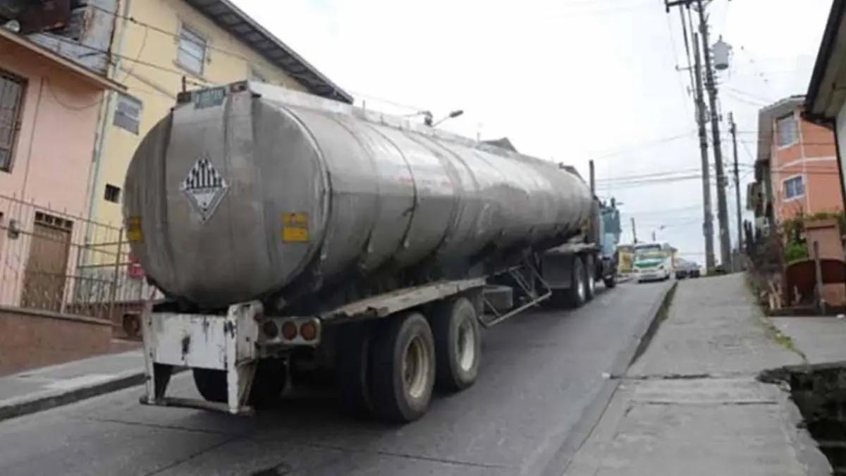 Explota un tanque de almacenamiento de crudo de Ecopetrol en el este de Colombia