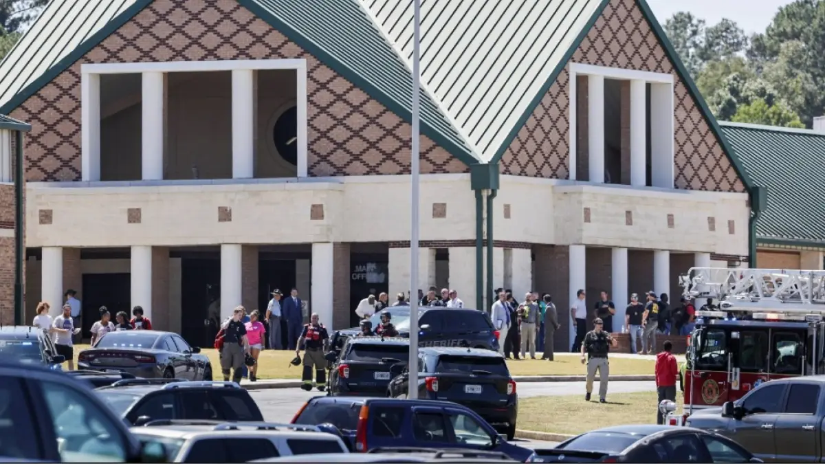 Luto, indignación e interrogantes se apoderan de Georgia tras tiroteo en escuela de Winder