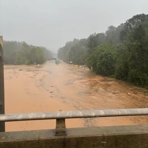 Evacuación inminente en Carolina del Norte ante posible falla de una represa