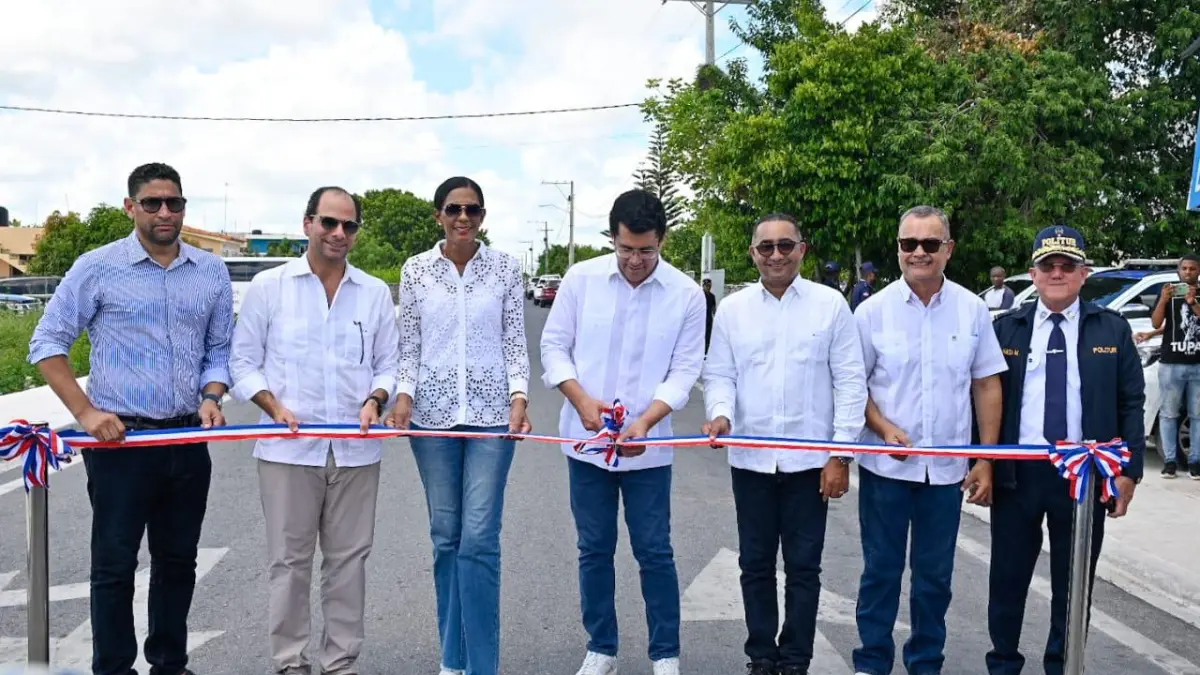 Ministro Collado inaugura reconstrucción calle Pastor Domingo de la Cruz, en Verón, Punta Cana