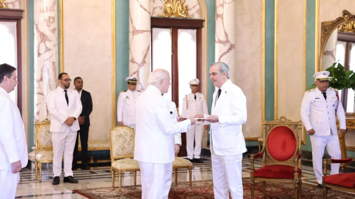 Presidente Abinader recibe cartas credenciales de siete nuevos embajadores en el país