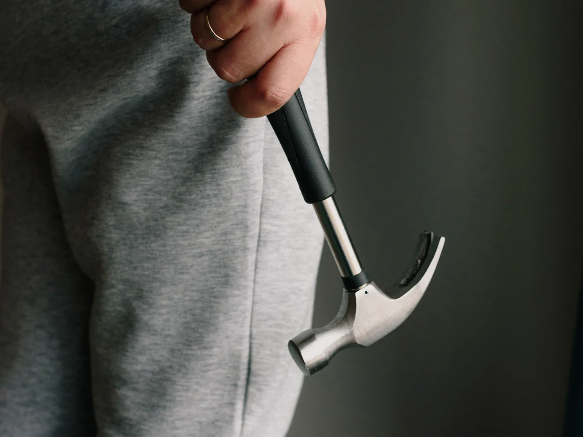 Con martillo y machete: haitiano destroza oficina del Registro Civil en Chile