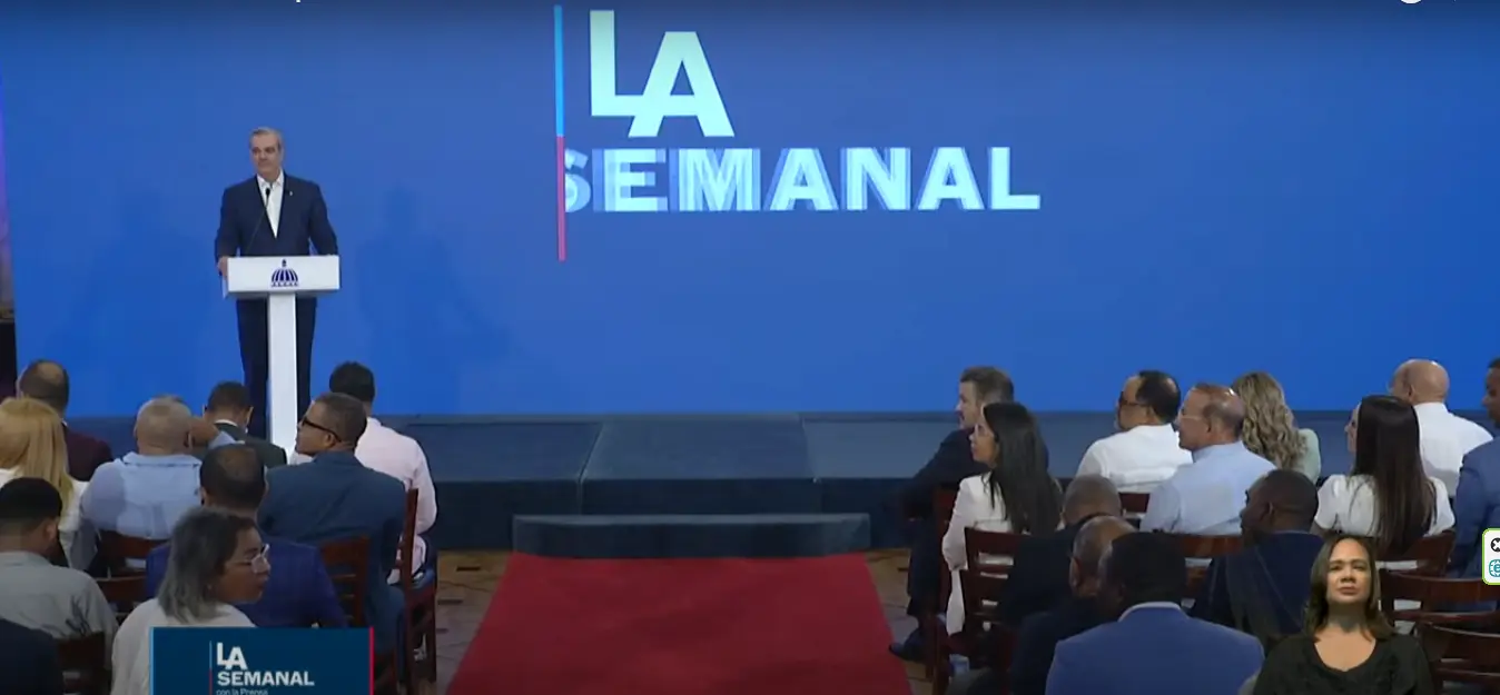 Abinader elude hablar de deuda con Venezuela; responde: no hemos comprado un solo galón