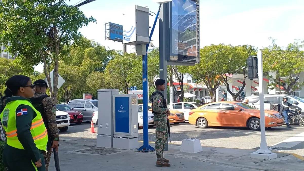 Autoridades mantienen la vigilancia en los semáforos