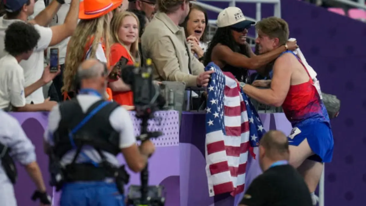 La pareja de oro: Tara Davis y Hunter Woodhall conquistan el podio en París 2024