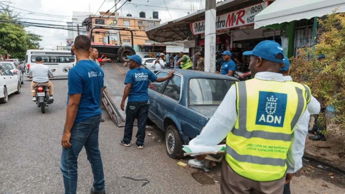 Nueve vehículos chatarras son retirados de espacios públicos