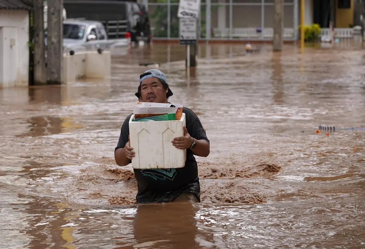 Al menos 9 muertos y decenas de vuelos cancelados por inundaciones en Tailandia