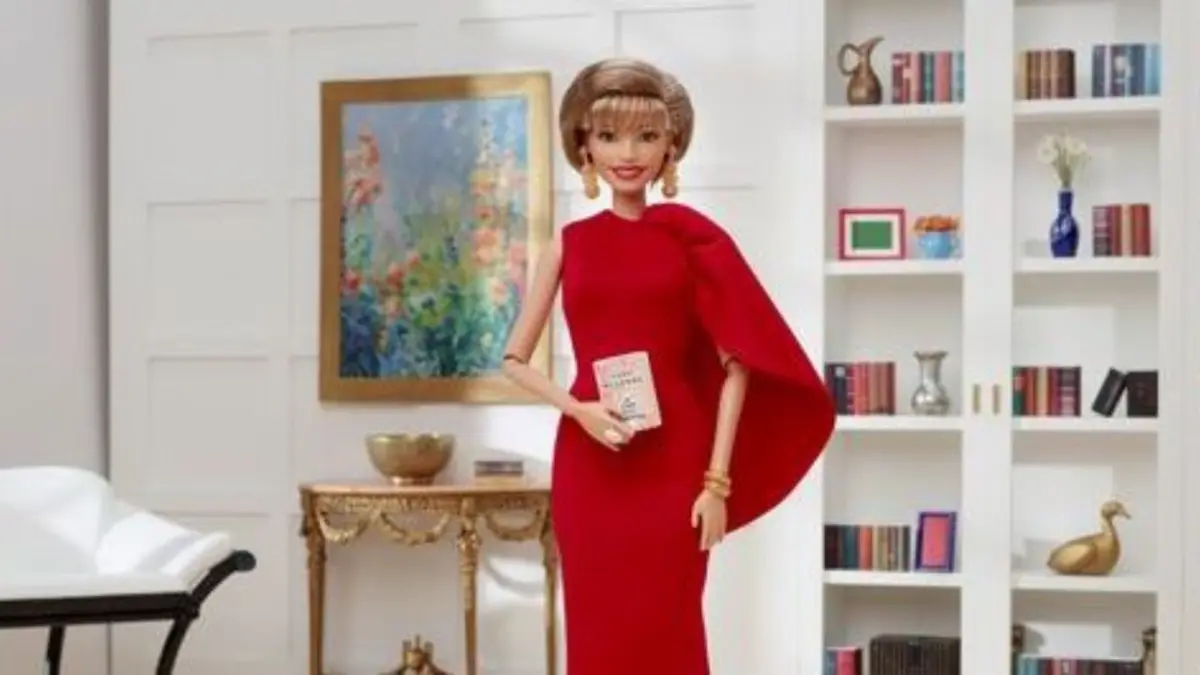 Isabel Allende ya tiene su muñeca Barbie y viene con libro