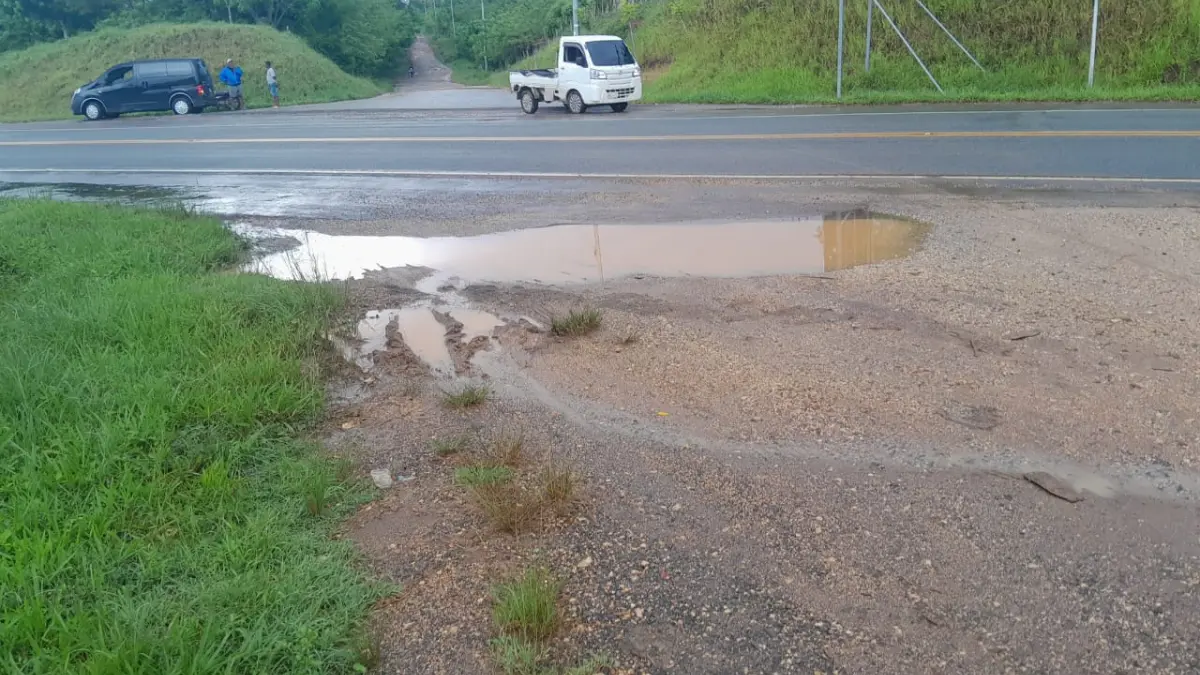 Protestan por reconstrucción definitiva de carreteras en Sabana Grande de Boyá