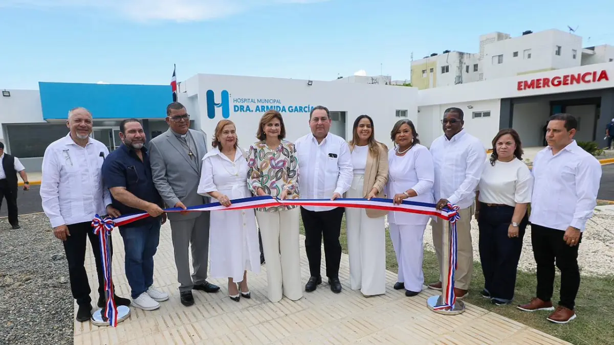 Vicepresidenta inaugura centro hospitalario y da inicio a ampliación del Morillo King en La Vega