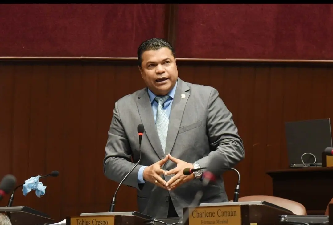 Tobías Crespo afirma que gobierno utiliza plataforma de espionaje para interceptar celulares de ciudadanos