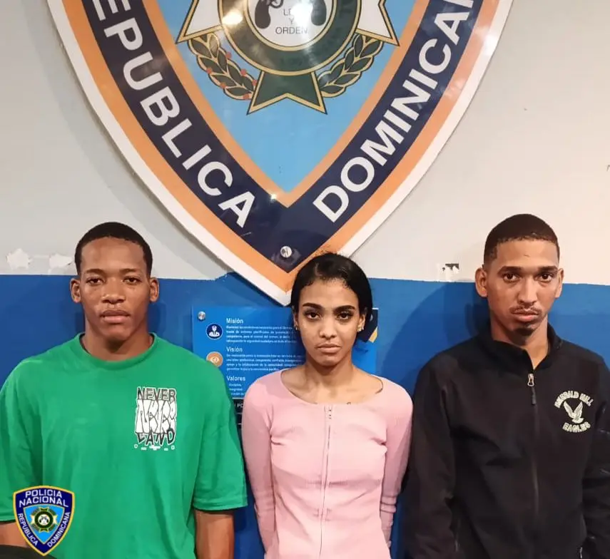 Arrestan tres personas vinculadas a robo a mano armada y despojo de motocicleta