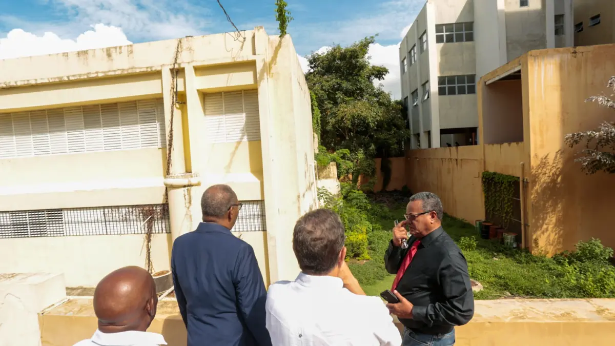 Rector UASD evalúa instalaciones Facultad de Artes y Ruinas Nuevas para ejecutar plan de mejora