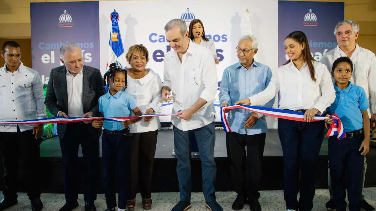 Presidente Abinader inaugura dos escuelas y un CAIPI en SDN