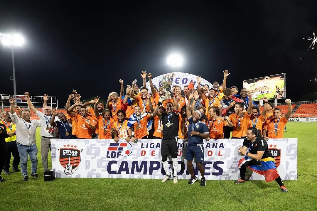 Ministro Kelvin Cruz felicita al Cibao Fútbol Club por su quinto título en la LDF