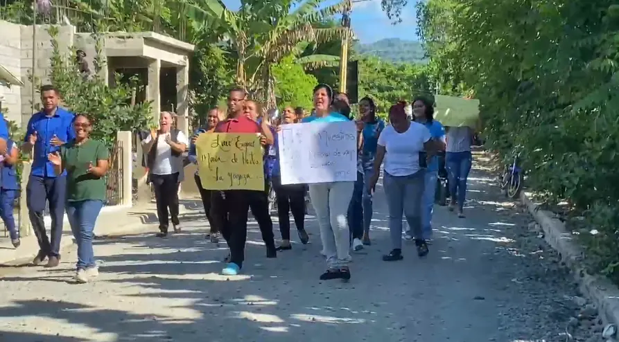 Paralizan docencia por falta de profesores en escuela Eugenio María de Hostos en SFM