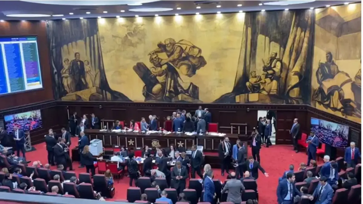 Asamblea Nacional Revisora se reúne por segundo día para conocer proyecto modificación constitucional