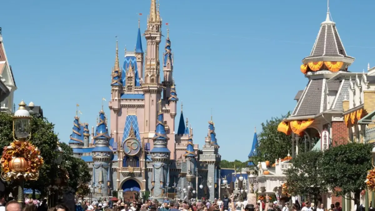 Disney World reabre sus parques temáticos de Florida, tras el paso de huracán Milton