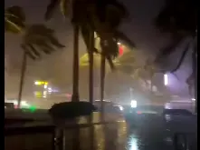 Milton baja a categoría 2 tras llegar a Florida y causa inundaciones repentinas en Tampa