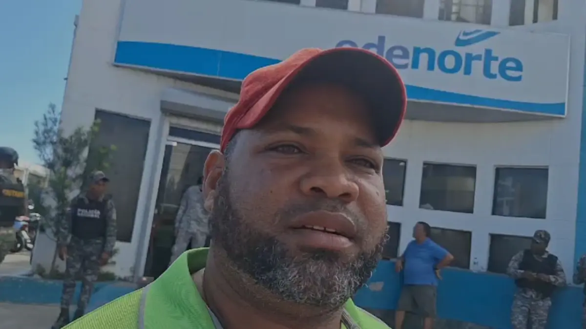 Realizan protesta pacífica frente a oficina de EDENORTE en Bonao debido a tanda de apagones