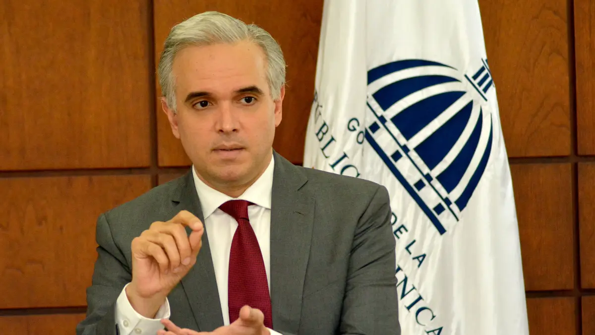 Ministro de Trabajo deposita proyecto de reforma laboral ante el Senado