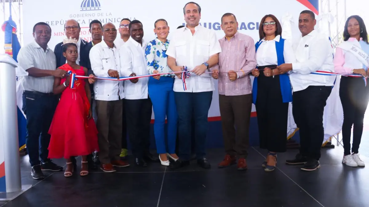 El INEFI entrega moderno polideportivo y utilerías deportivas en escuelas Elías Piña