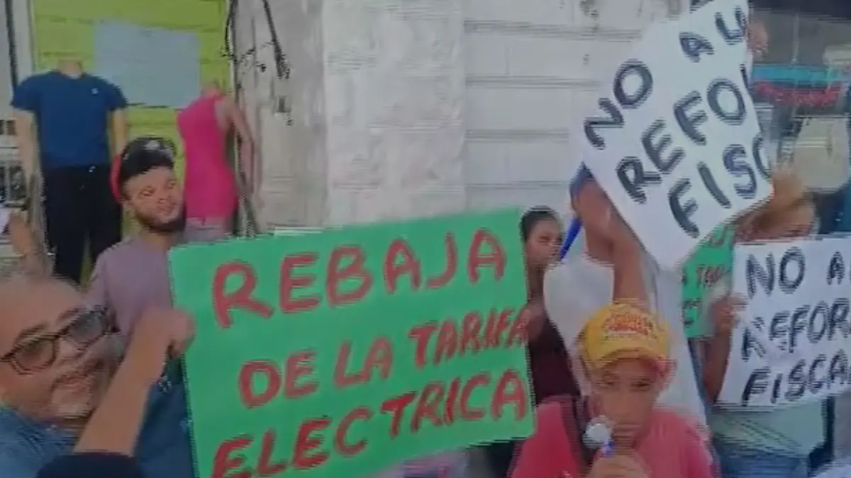 Protestan en Moca por largas tandas de apagones