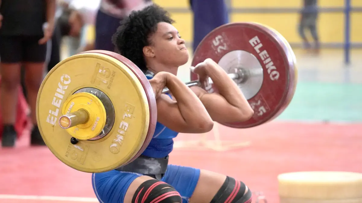 San Pedro domina primera jornada del campeonato regional Este U23 de levantamiento de pesas