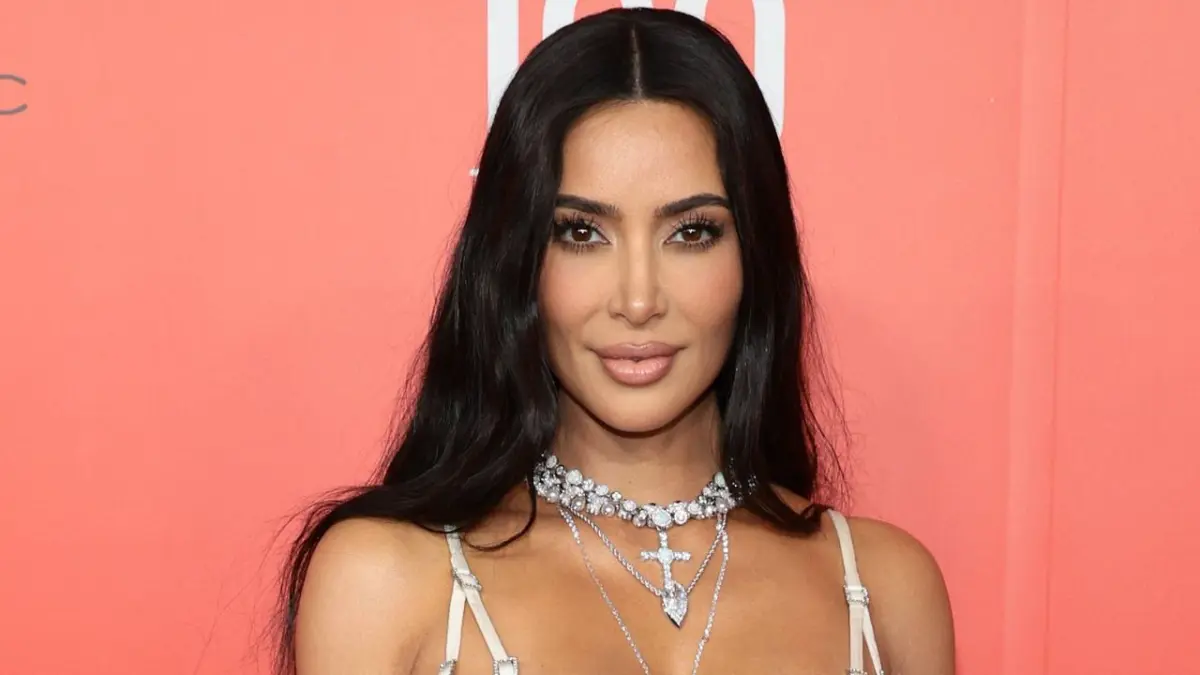Kim Kardashian defiende a los hermanos Menendez y pide reconsiderar sus sentencias