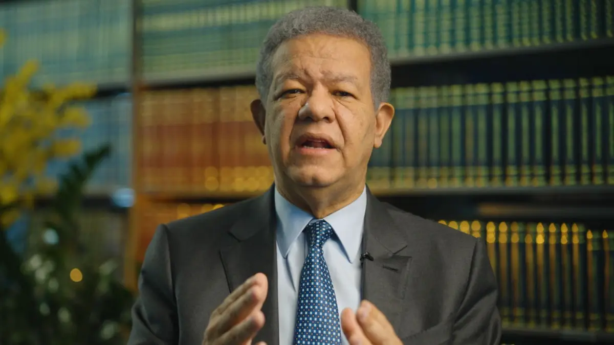 Leonel Fernández estudia propuesta de reforma fiscal para fijar su posición