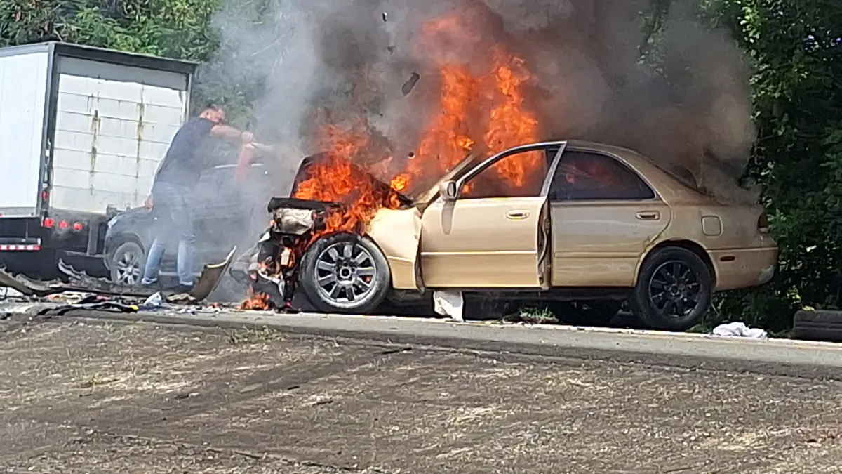 Conductor en vía contraria provoca accidente en la autopista Duarte; muere y deja dos heridos