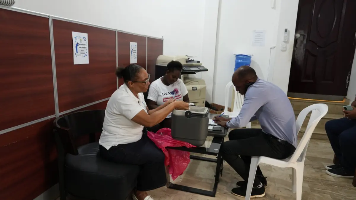 Realizan jornada de vacunación para prevenir enfermedades en colaboradores sector penitenciario