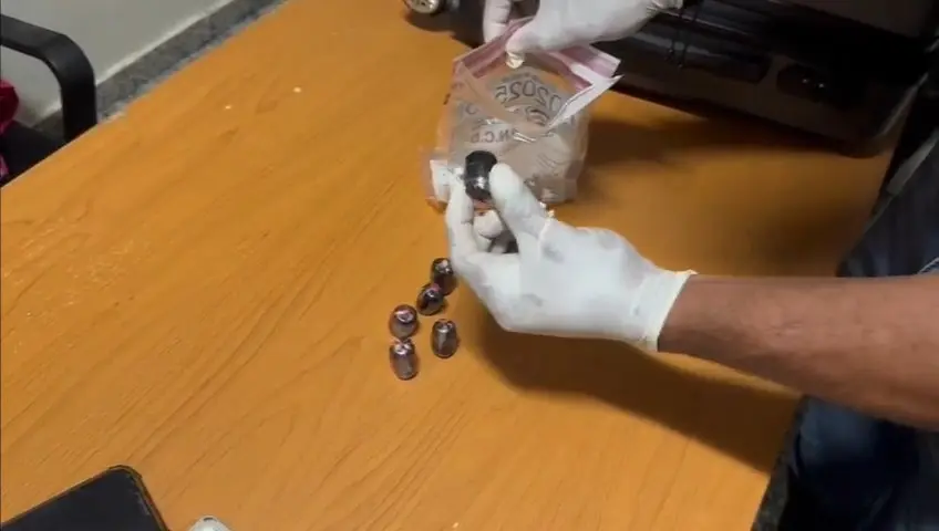 Arrestan extranjero con cocaína en el estómago y ropa interior